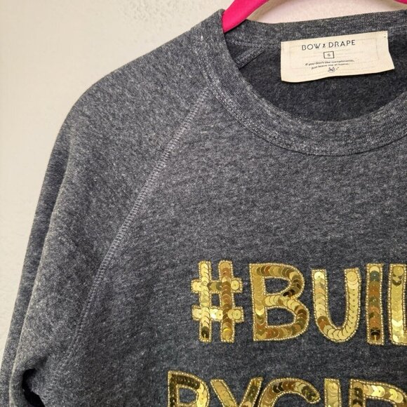 Bow & Drape Built By Girls Gold Sparkle Womens Size Small Grey Sweatshirt - Picture 2 of 8